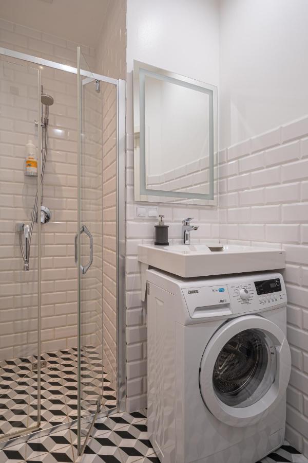Stylish Studio Close To City Center, Cafes & Parks & Local Dining รีกา ภายนอก รูปภาพ